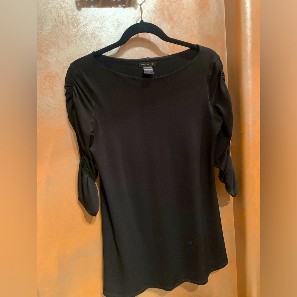 Eva Varro 3/4 ruched sleeve tunic top